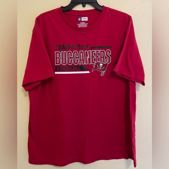 NFL Other - Tampa Bay Buccaneers T-Shirt-NFL -Team Apparel -Short Sleeve - Red-Mens Size XL